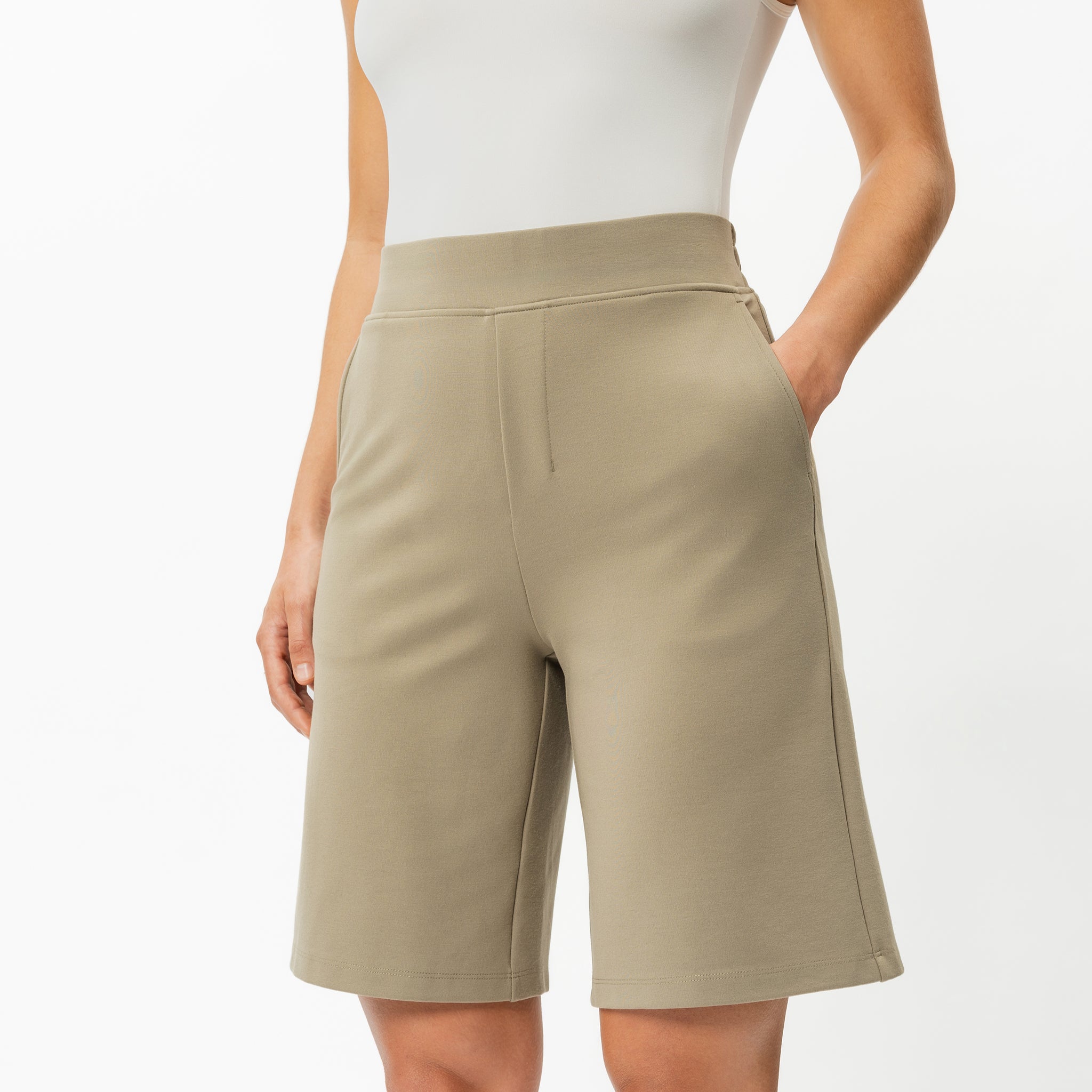 Light Ponte Shorts - Ninepine